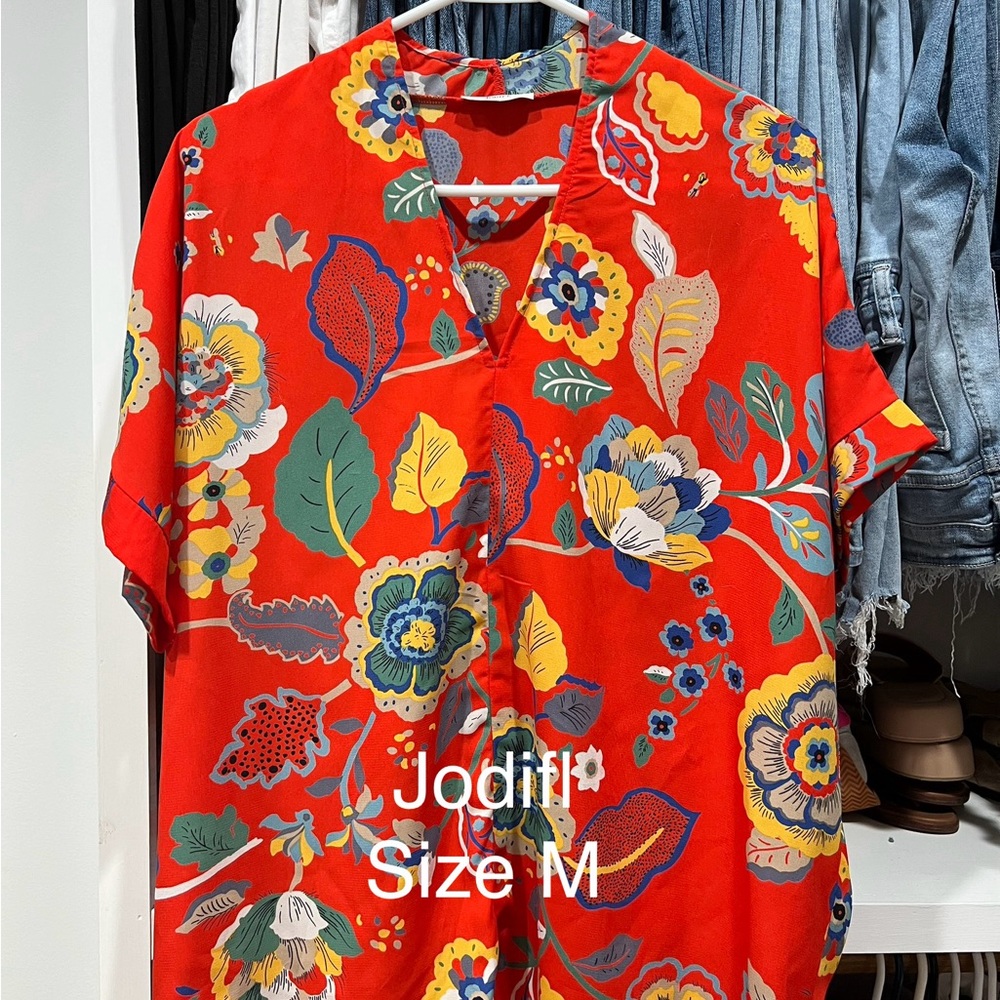 Jodifl Medium top. No tags but never worn.